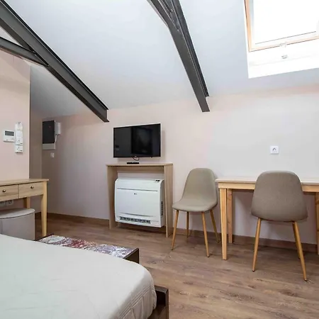 Sampa Attic أسبرطة